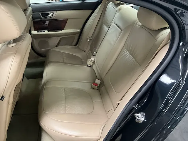 Jaguar xf - afbeelding 28 van  43