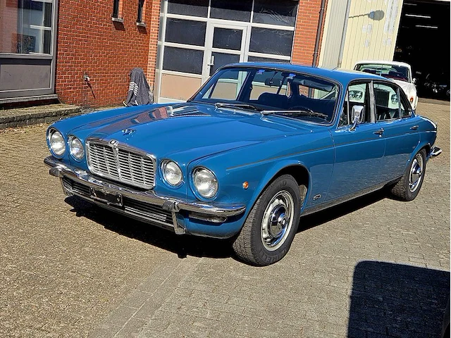 Jaguar xj 4.2 manual 4-speed overdrive benzine 1978 (marge) - afbeelding 1 van  1