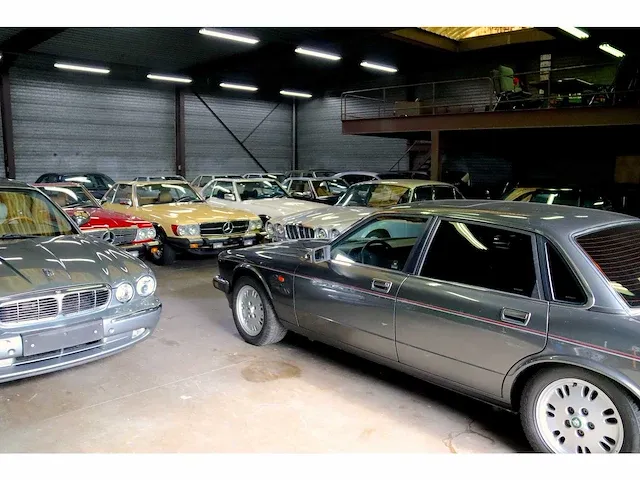 Jaguar xj40 '81' v12 - afbeelding 31 van  39