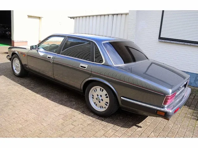 Jaguar xj40 '81' v12 - afbeelding 23 van  39