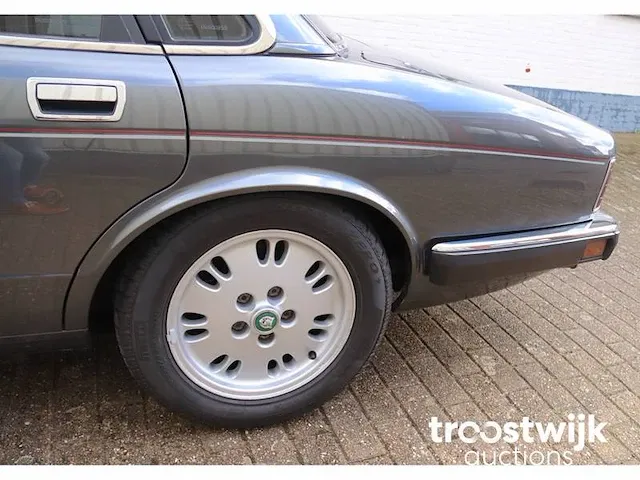 Jaguar xj40 '81' v12 - afbeelding 6 van  39
