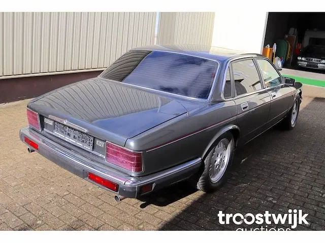 Jaguar xj40 '81' v12 - afbeelding 36 van  39
