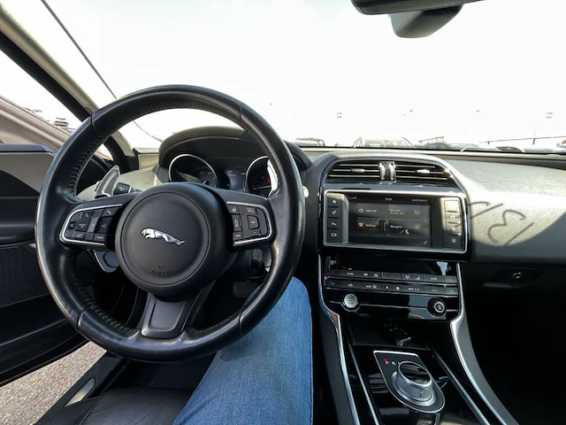 Jaguar,xe,2017 - afbeelding 24 van  24