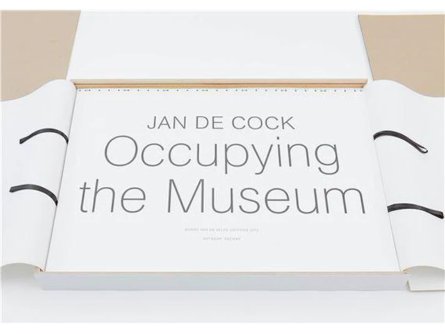 Jan de cock - occupying the museum (80x) - afbeelding 2 van  8