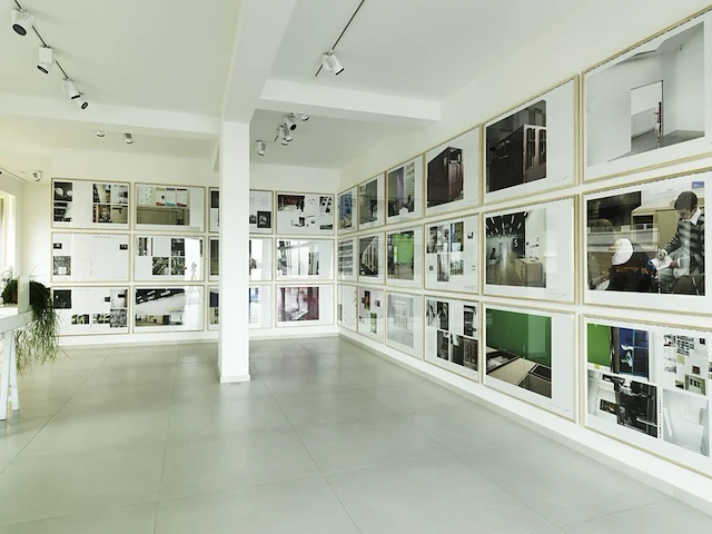 Jan de cock - occupying the museum (80x) - afbeelding 5 van  8