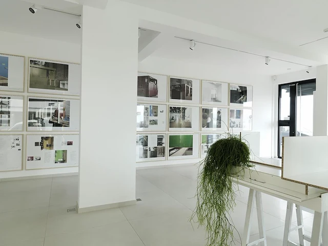 Jan de cock - occupying the museum (80x) - afbeelding 7 van  8