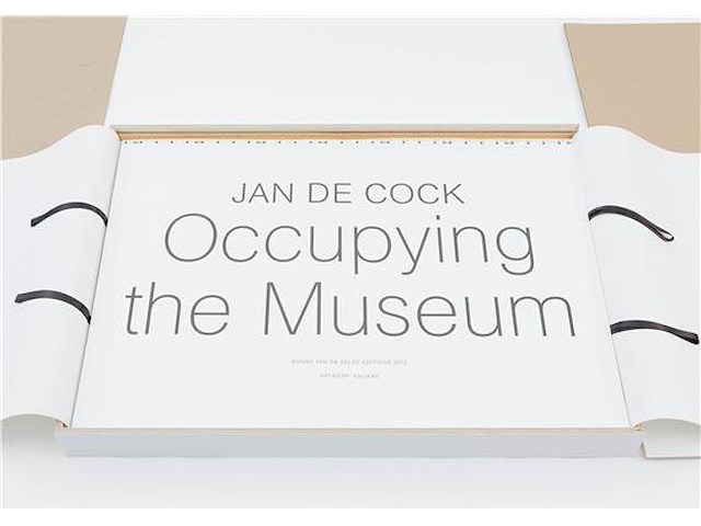 Jan de cock - occupying the museum (80x) - afbeelding 2 van  3