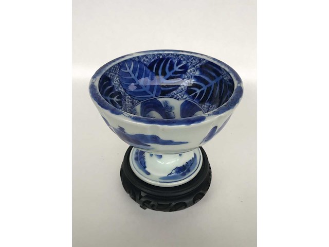 Japanese porcelain arita stemcup - afbeelding 1 van  24