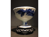 Japanese porcelain arita stemcup - afbeelding 14 van  24