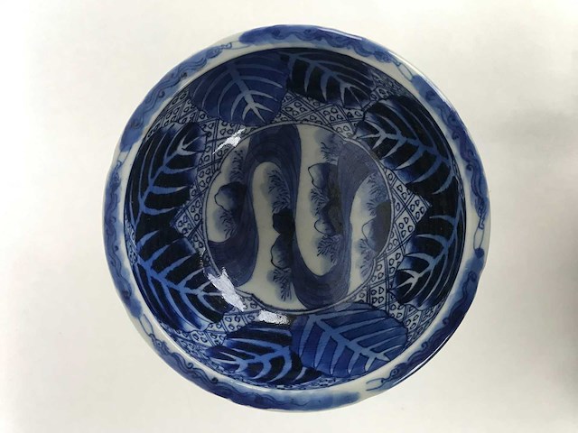 Japanese porcelain arita stemcup - afbeelding 18 van  24
