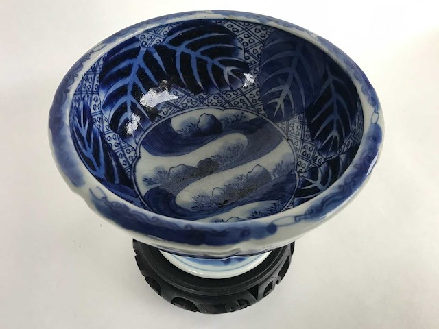 Japanese porcelain arita stemcup - afbeelding 19 van  24