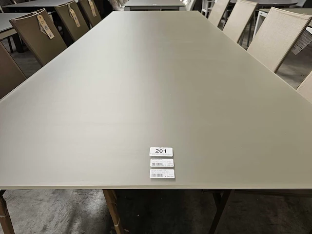 Jati-kebon alu tafel arolla champagne mat 280 x 100cm - afbeelding 3 van  3