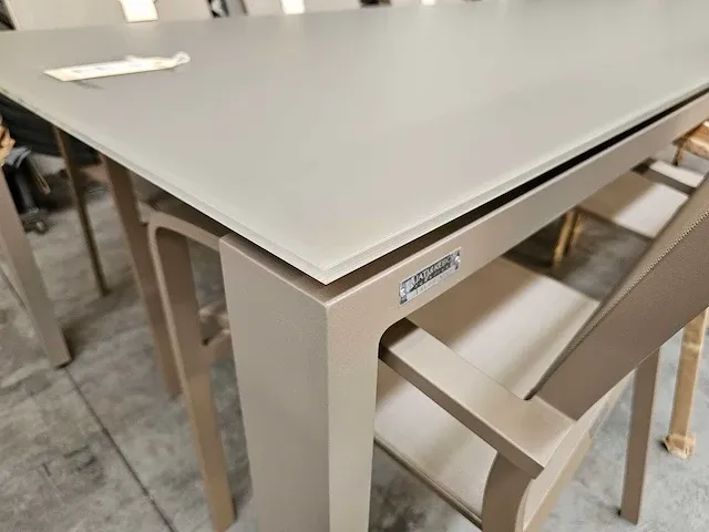 Jati-kebon alu tafel arolla champagne mat 280 x 110cm - afbeelding 3 van  4
