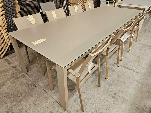 Jati-kebon alu tafel arolla champagne mat 280 x 110cm - afbeelding 1 van  4