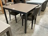 Jati-kebon alu tafel haiti charcoal 100 x 100cm + hpl taupe - afbeelding 1 van  4