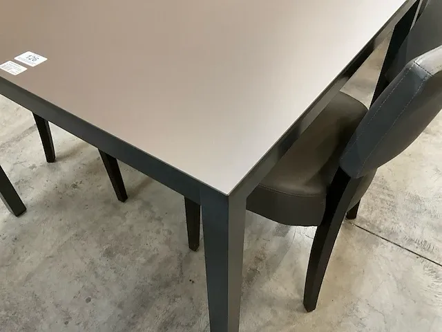 Jati-kebon alu tafel haiti charcoal 100 x 100cm + hpl taupe - afbeelding 2 van  4