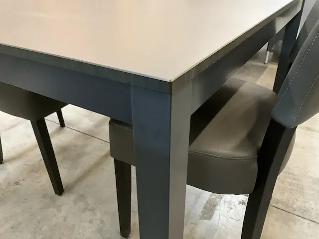 Jati-kebon alu tafel haiti charcoal 100 x 100cm + hpl taupe - afbeelding 3 van  4