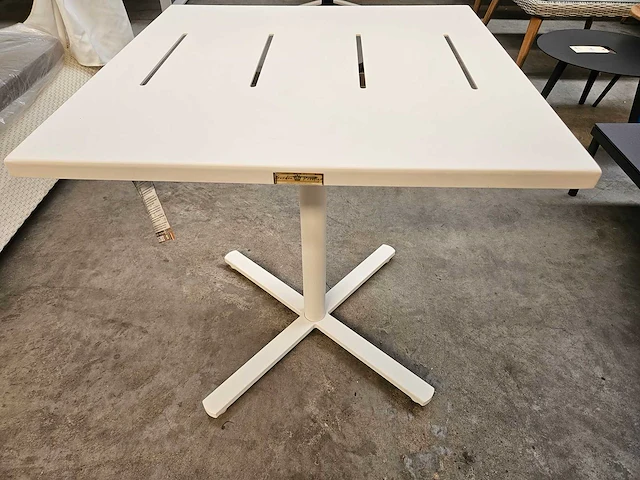 Jati-kebon alu tuintafel suisse 70 x 70cm wit - kantelbaar - afbeelding 2 van  6