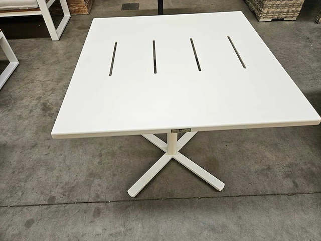 Jati-kebon alu tuintafel suisse 80 x 80cm wit - kantelbaar - afbeelding 2 van  6