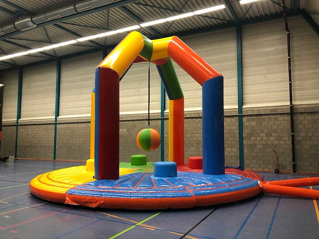 Jb - demolition - obstacle course & bouncy castle - afbeelding 1 van  3