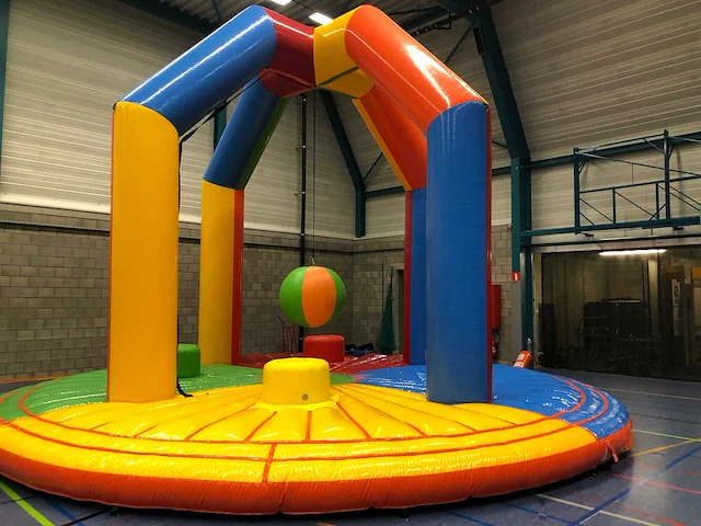 Jb - demolition - obstacle course & bouncy castle - afbeelding 2 van  3