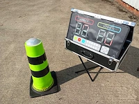 Jb - ips + bord + kegels - obstacle course & bouncy castle - afbeelding 1 van  1