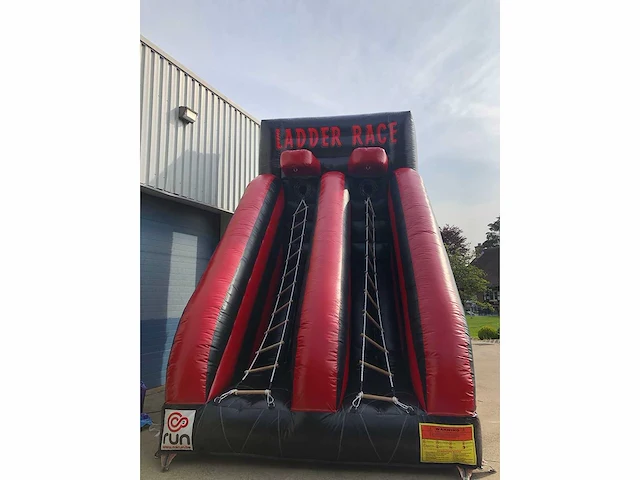 Jb - ladder - obstacle course & bouncy castle - afbeelding 2 van  3
