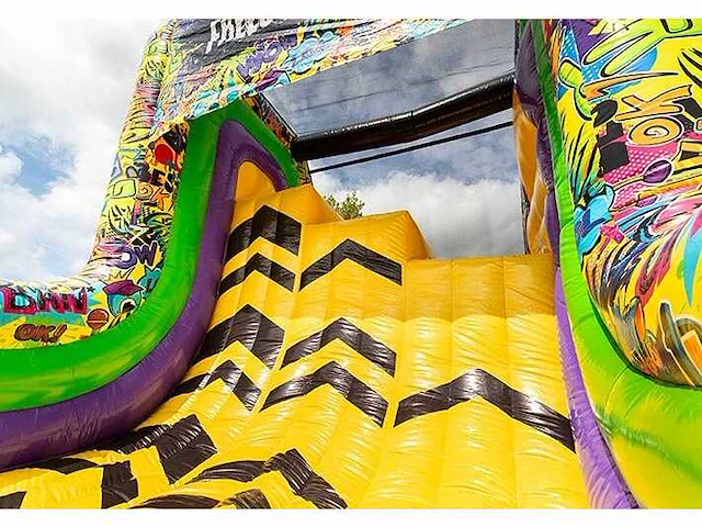 Jb - obstacle course & bouncy castle - afbeelding 1 van  2