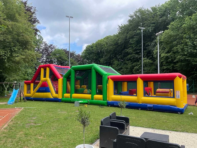 Jb - strombaan 19m - obstacle course & bouncy castle - afbeelding 1 van  9