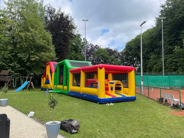 Jb - strombaan 19m - obstacle course & bouncy castle - afbeelding 2 van  9
