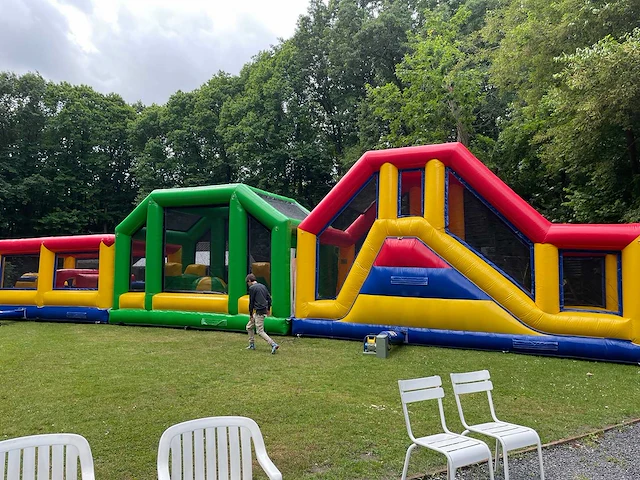 Jb - strombaan 19m - obstacle course & bouncy castle - afbeelding 3 van  9