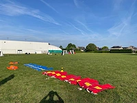 Jb - super broeken - obstacle course & bouncy castle - afbeelding 1 van  1