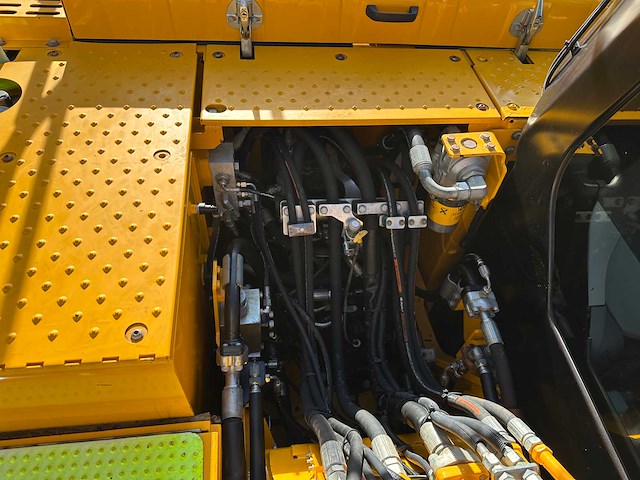 Jcb - 2021 - 150x ht sv - rupsgraafmachine - afbeelding 10 van  47