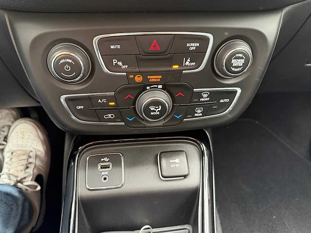 Jeep - 2018 - compass - personenauto - afbeelding 15 van  23