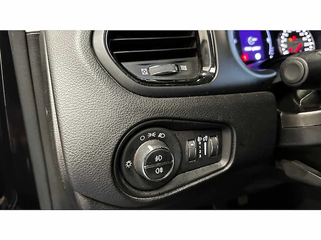 Jeep - 2019 - renegade - personenauto - afbeelding 27 van  41