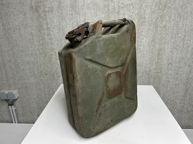 Jerrycan uk 20l 1943 - afbeelding 1 van  2