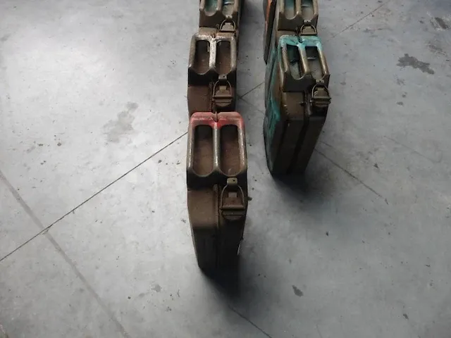Jerrycans metaal - afbeelding 2 van  6