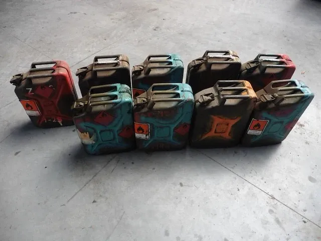 Jerrycans metaal - afbeelding 3 van  6