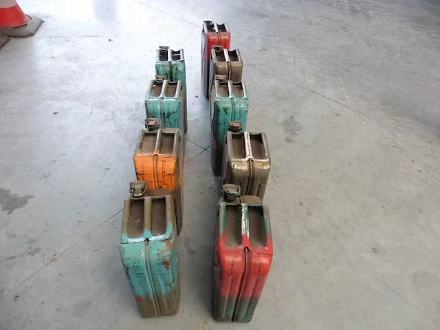 Jerrycans metaal - afbeelding 4 van  6