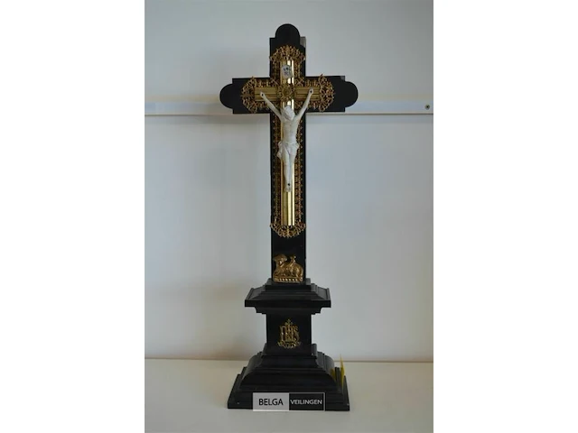 Jezus aan het kruis h= 56cm - afbeelding 1 van  5