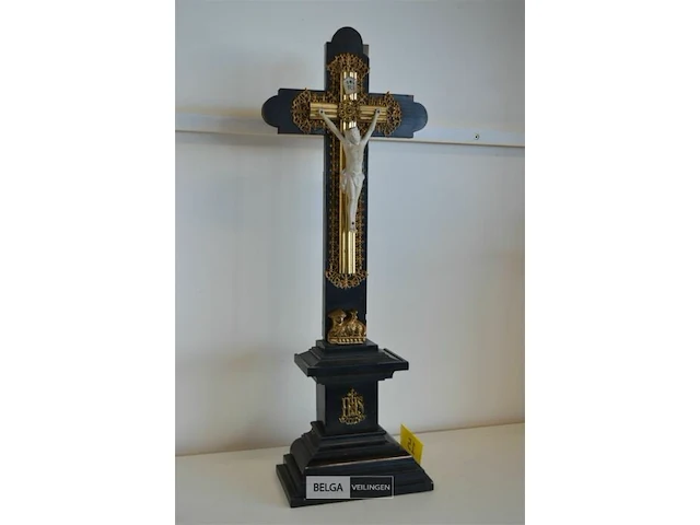 Jezus aan het kruis h= 56cm - afbeelding 4 van  5
