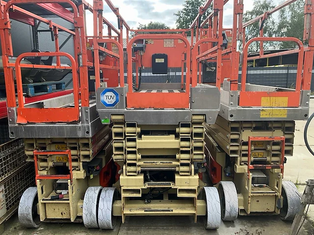 Jlg schaarhoogwerker (3x) - electrisch - afbeelding 2 van  13
