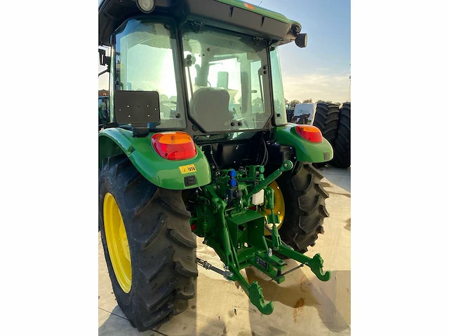 John deere - 5058e - 4-wheel drive tractor - 2025 - afbeelding 7 van  12
