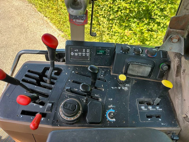 John deere - 6600 - vierwielaangedreven landbouwtractor - 1994 - afbeelding 2 van  18