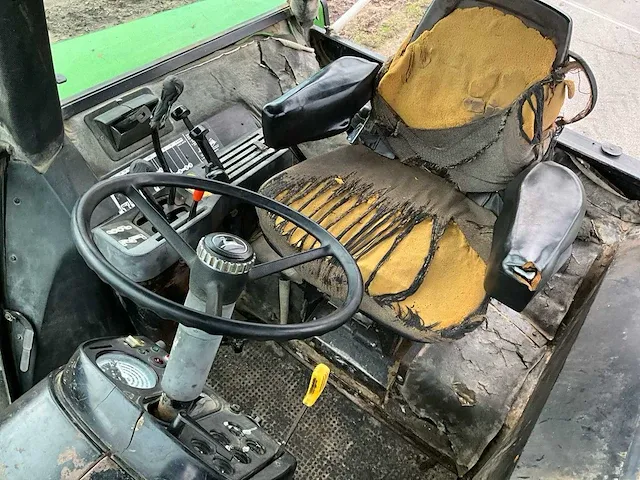 John deere 4240s landbouw tractor - afbeelding 13 van  26