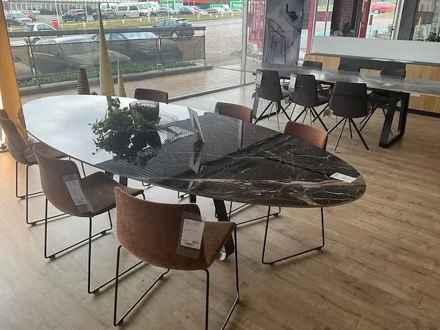 Joli elyps eetkamertafel met stoelen - afbeelding 3 van  8