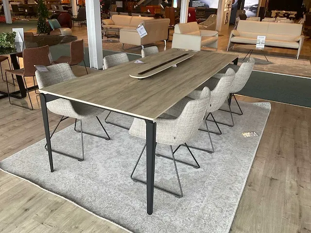 Joli layers eetkamertafel met stoelen - afbeelding 1 van  10