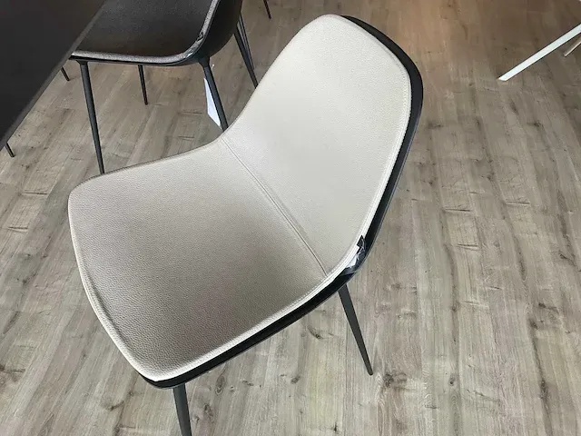 Joli marguerite eetkamertafel met stoelen - afbeelding 8 van  10