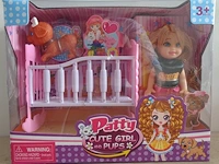 Jonotoys cute girl patty 11,50 cm met bed wit - afbeelding 1 van  5