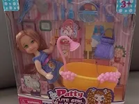 Jonotoys cute girl patty badkamer met accessoires geel 12 cm